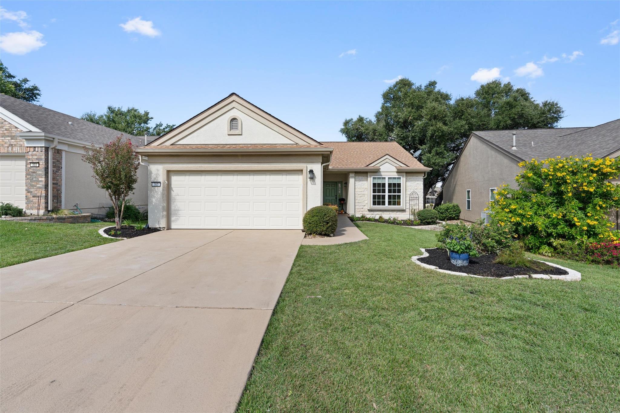 305  Rosecliff Dr photo 2