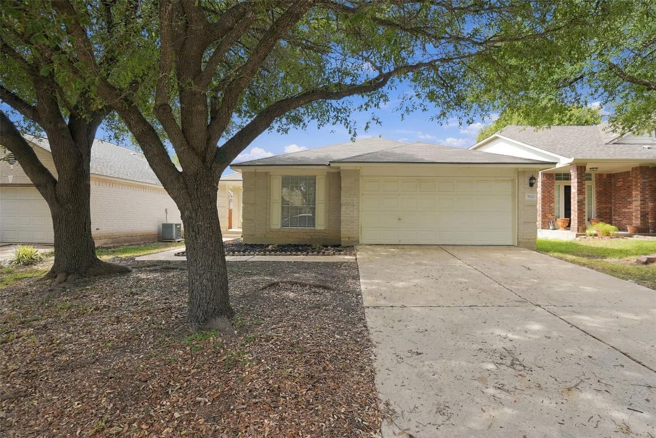 3920  Whitey Ford Way photo 2