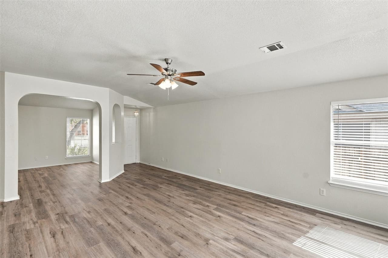 3920  Whitey Ford Way photo 6