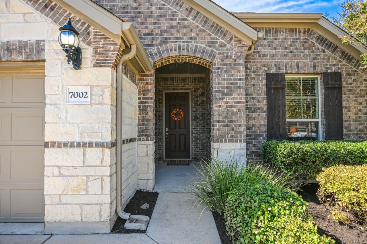 7002  Etna Way photo 2