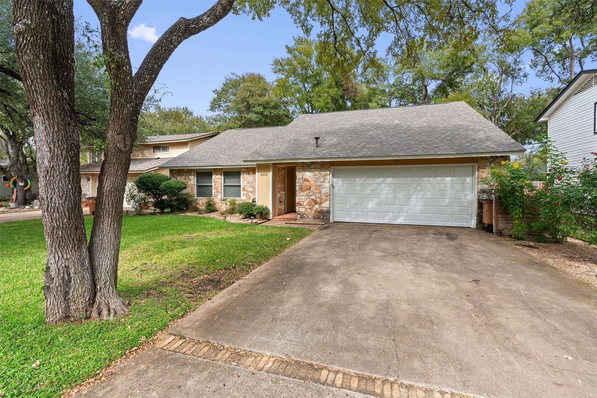 4302  Yucatan Ln photo 2