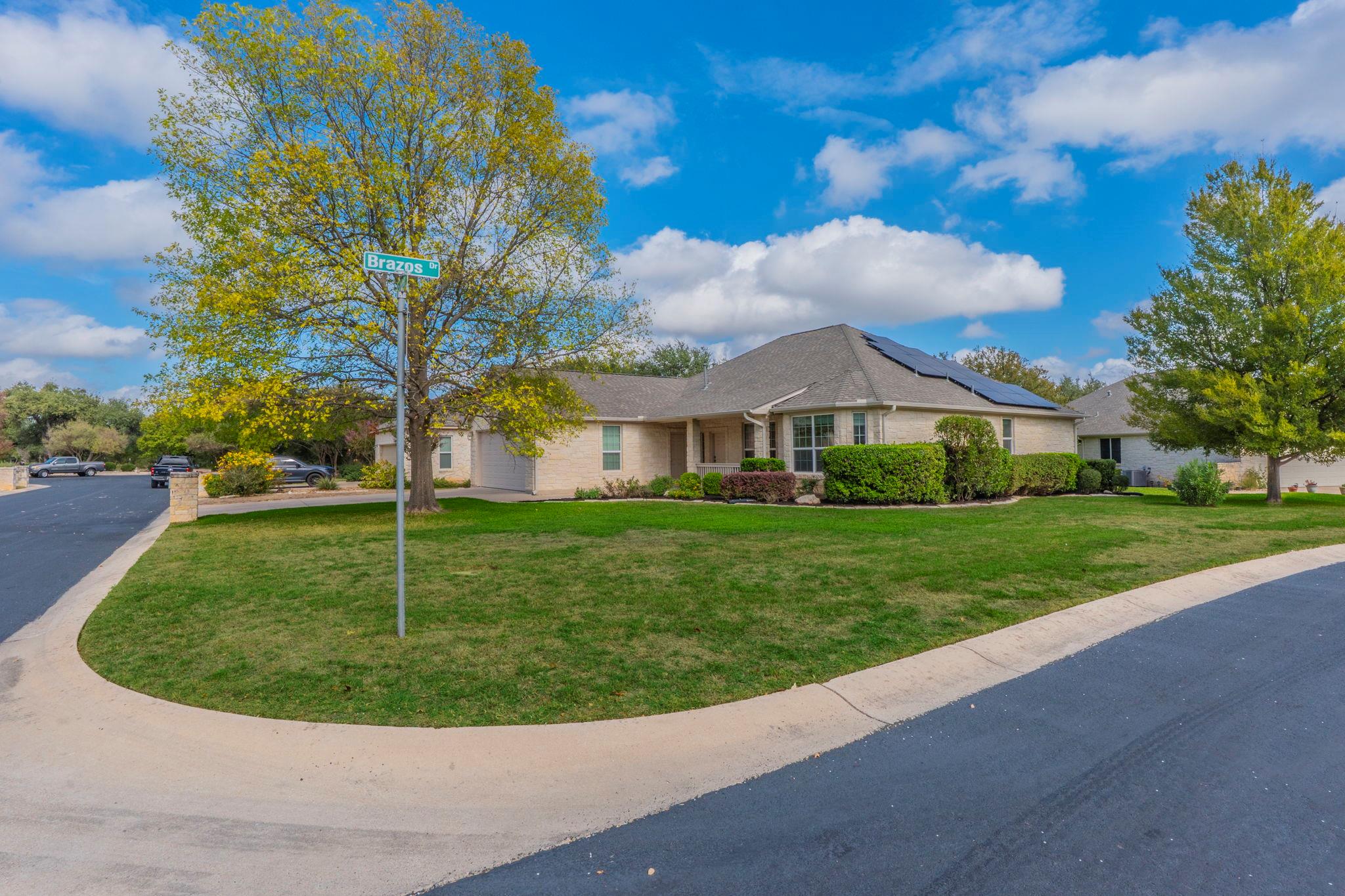 508  Sabine Dr photo 2