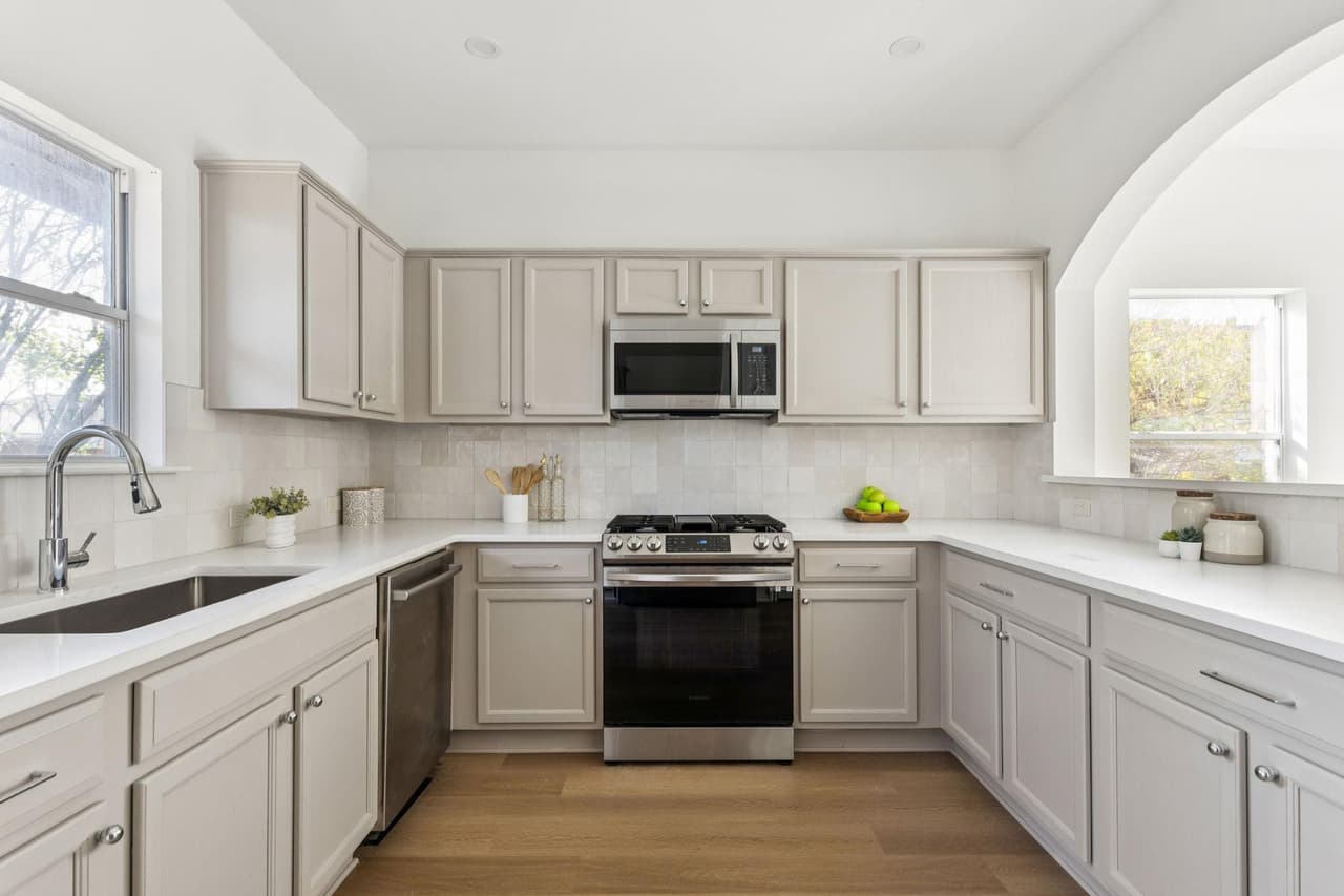 706  Estancia Way photo 4