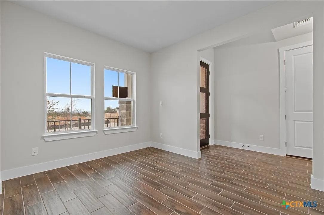 141  Arena Dr photo 3