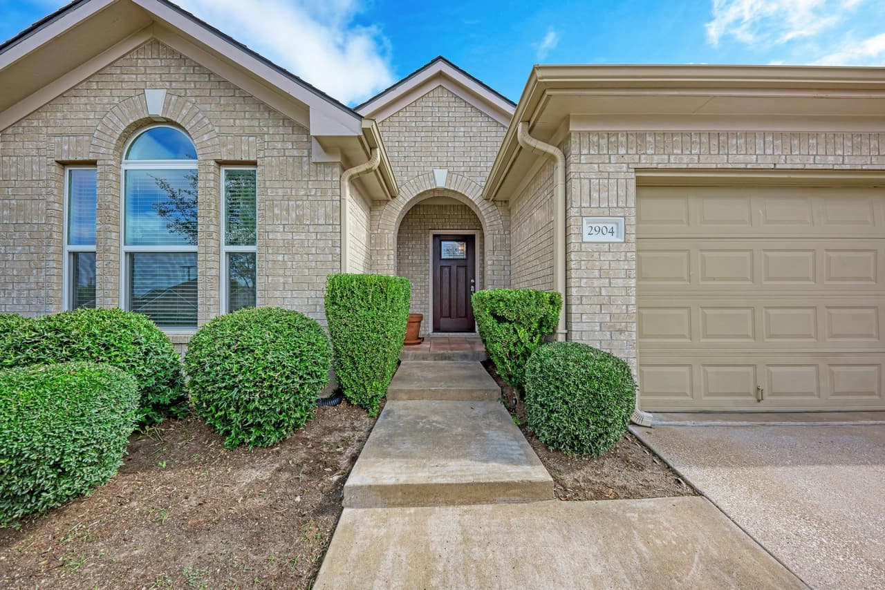 2904  Flower Hill Dr photo 2