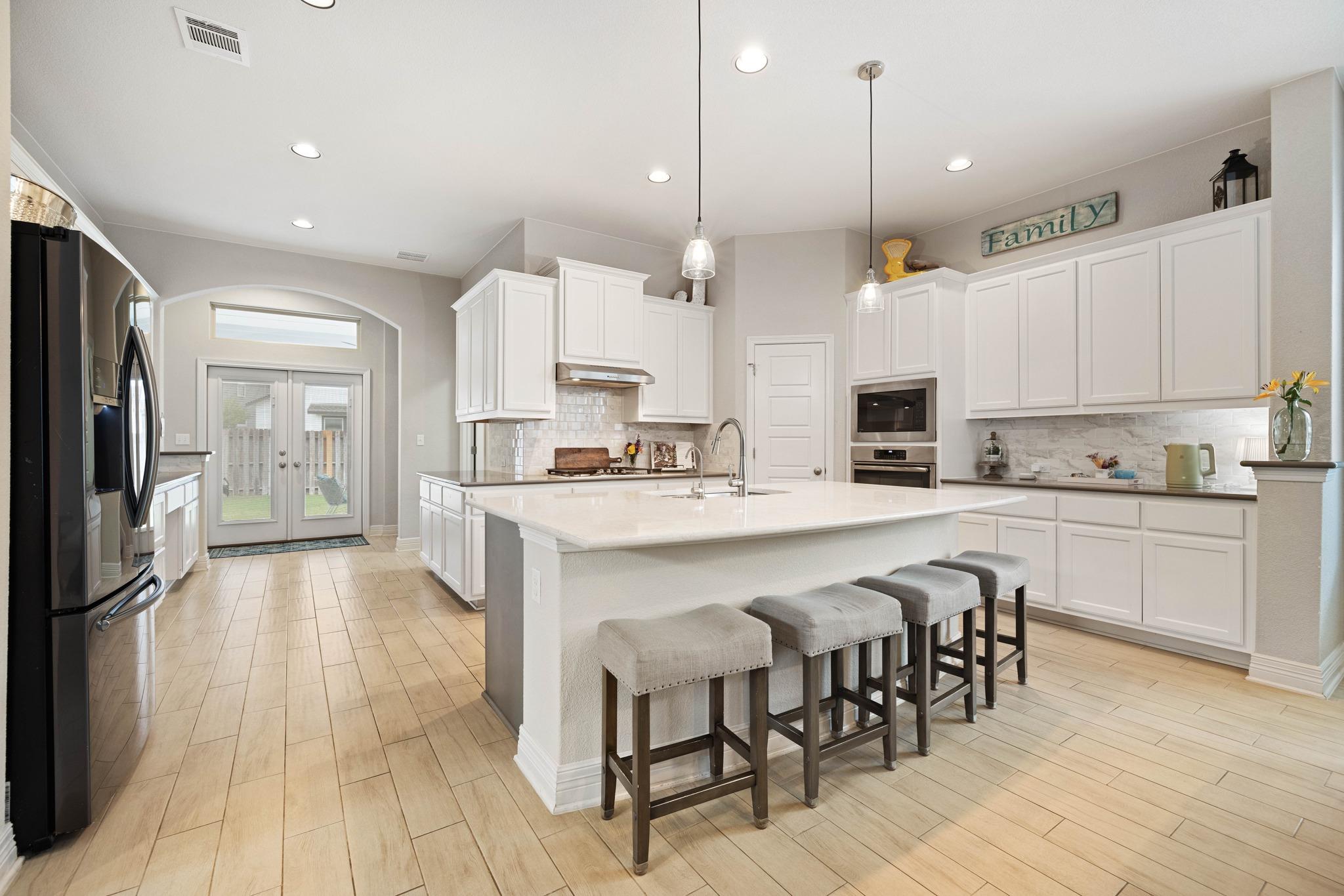 601  Smilser Ln photo 3