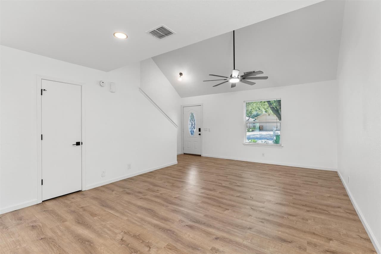 6704  Broad Brook Dr photo 2