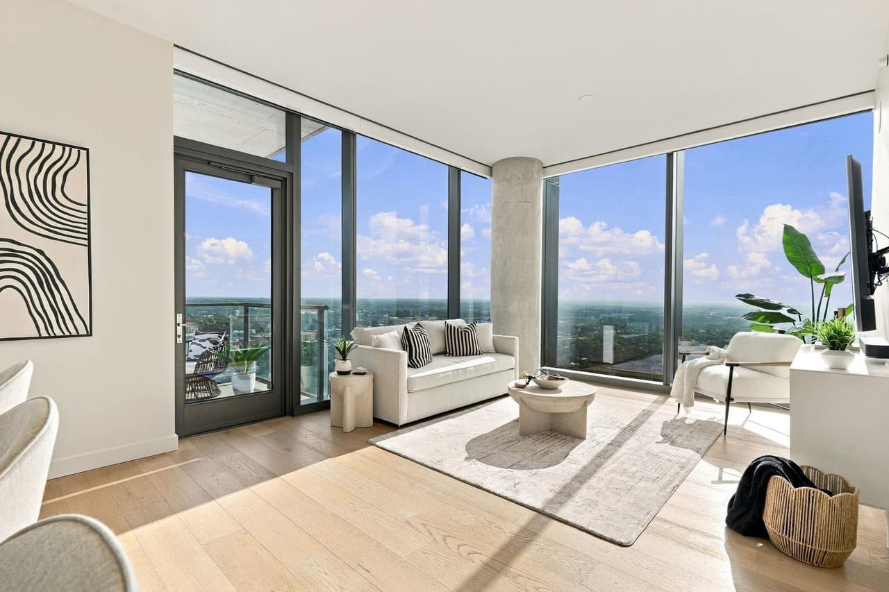 44  East Ave  #3604