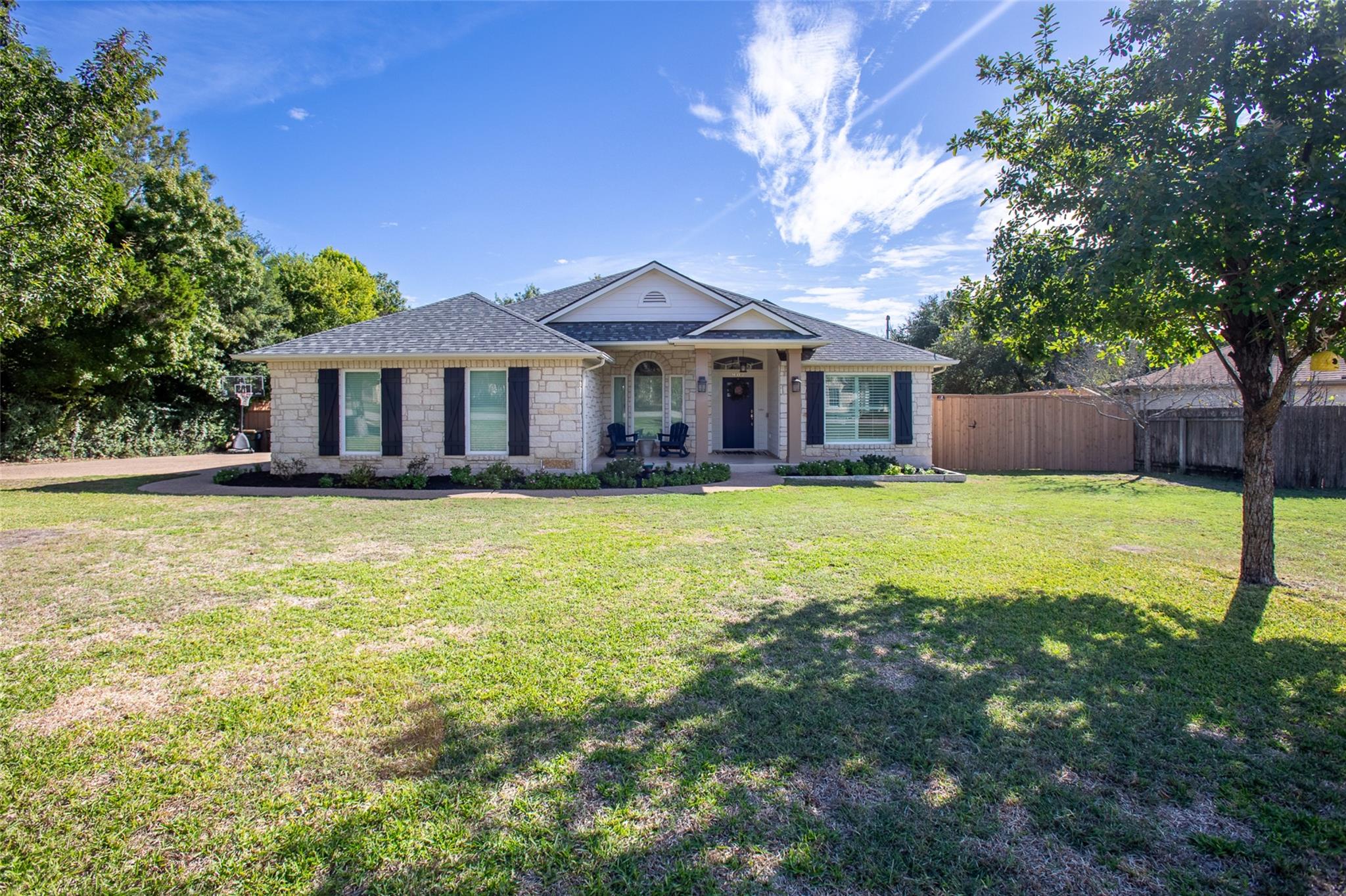 907  Kemp Hills Dr photo 2