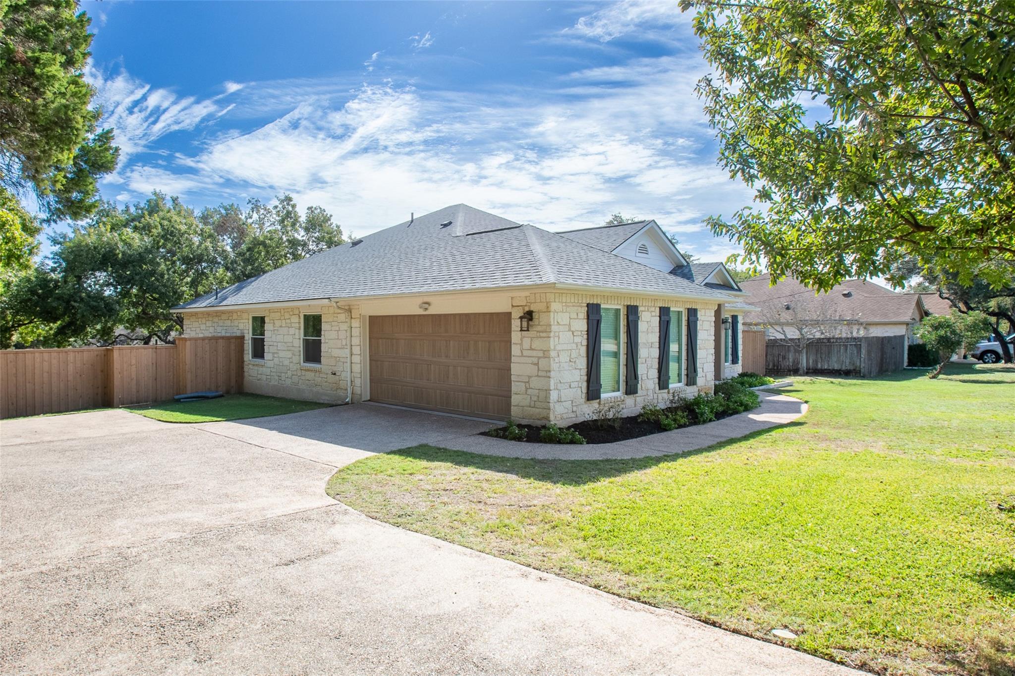 907  Kemp Hills Dr photo 3